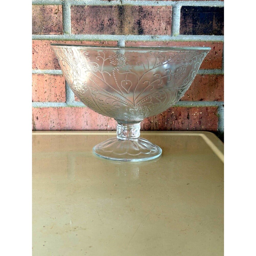 Southern Living Victoria Glass Pedestal Bowl 10 Inch Clear